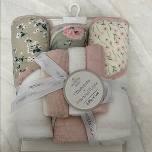 Modern Baby Floral Hooded Towels and Washcloths Set